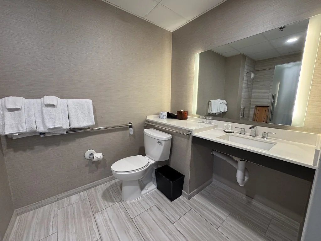 An accessible hotel bathroom